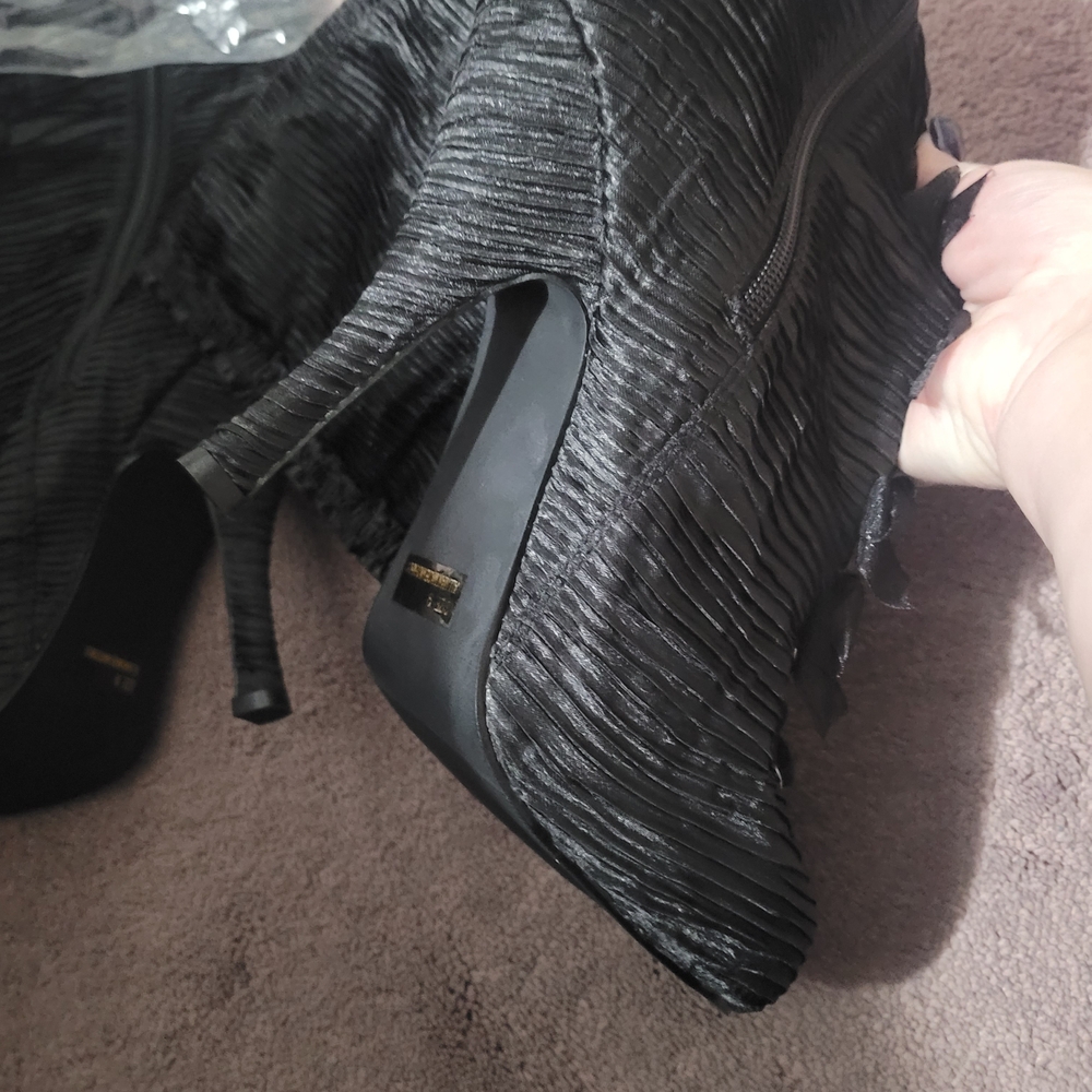 Ellie Black Textured Heeled Boots - Picture 5 of 7